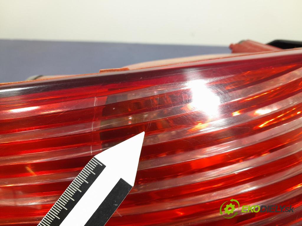 Peugeot 407 2005 svetlo / reflektor zad ľavá Vonkajsia: