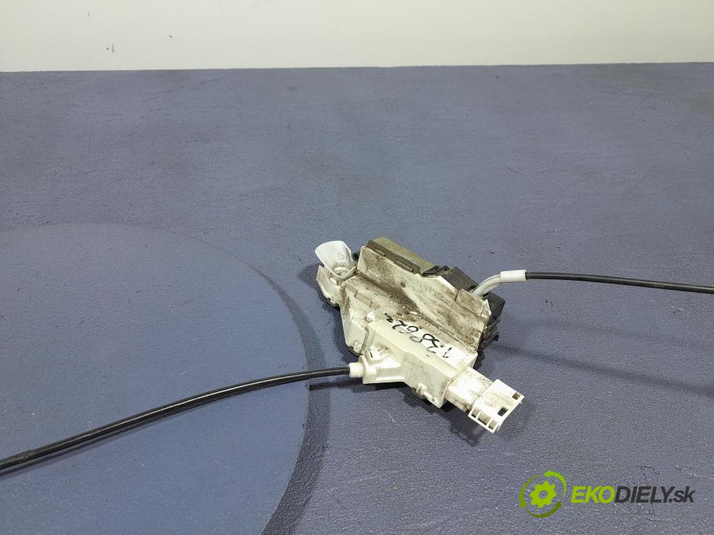 Peugeot 407 2005 zámok dvere Predné Vľavo: