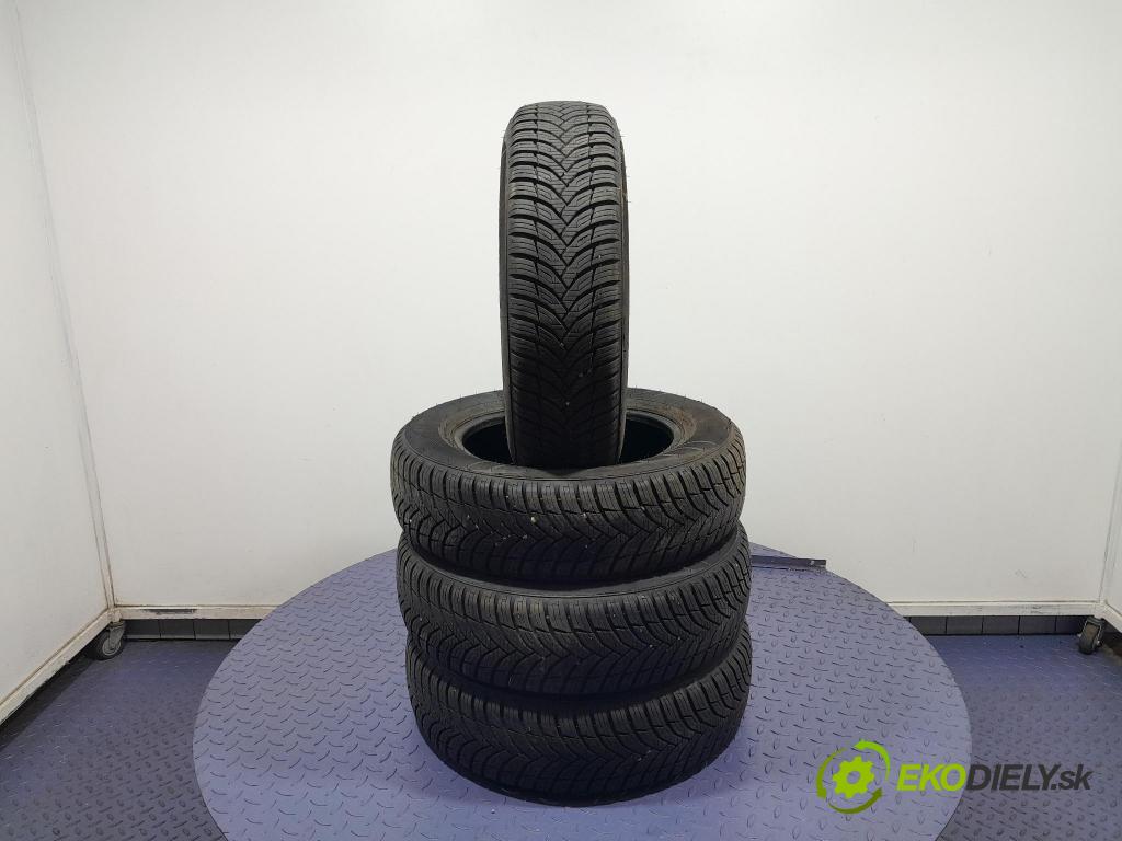 Toyota Yaris 2001 pneumatika Multi-sezóna: 8904288104943