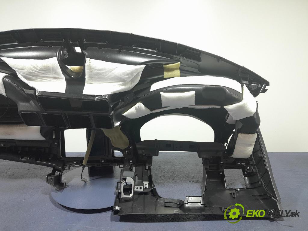 Honda Hr-v 2020 kokpit,pristrojová doska