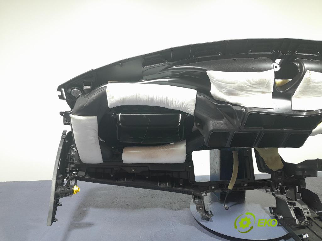 Honda Hr-v 2020 kokpit,pristrojová doska