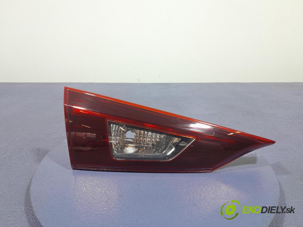 Mazda 3 2017 světlo Zad: levá Uvnitř