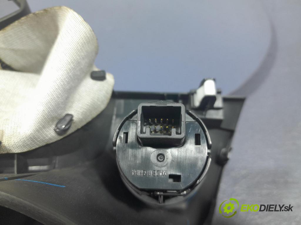 Mazda 3 2017 kryt Plast: Interiéry: BADF55421