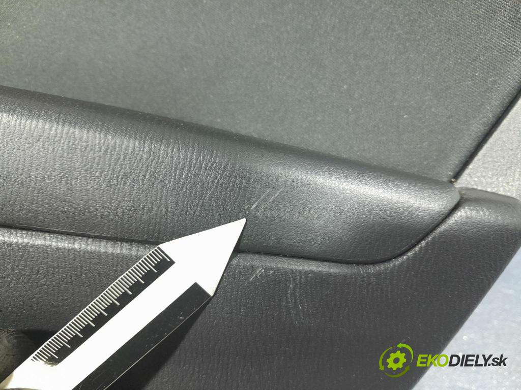 Mazda 3 2017 Tapacír: dveře Zad: Práva: