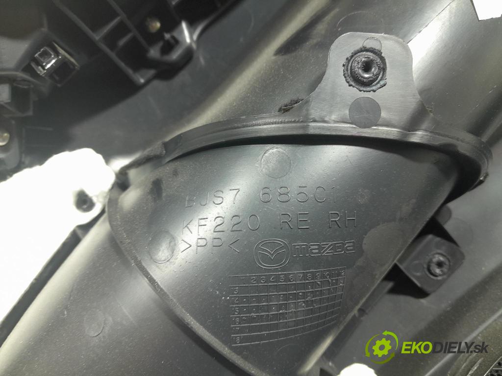 Mazda 3 2017 Tapacír: dveře Zad: Práva: