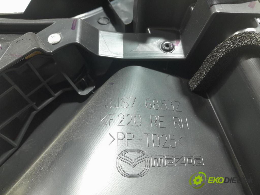 Mazda 3 2017 Tapacír: dveře Zad: Práva: 