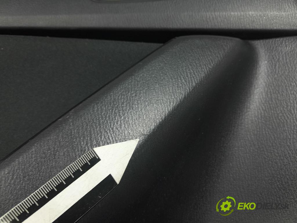 Mazda 3 2017 Tapacír: dveře Zad: levá