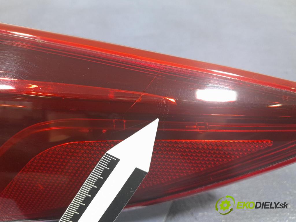 Mazda 3 2017 svetlo / reflektor zad Prava: Vonkajsia:
