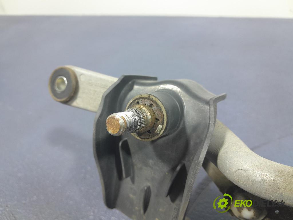 Mazda 3 2017 mechanizmus motor: Stierače: Predné BJS76737X