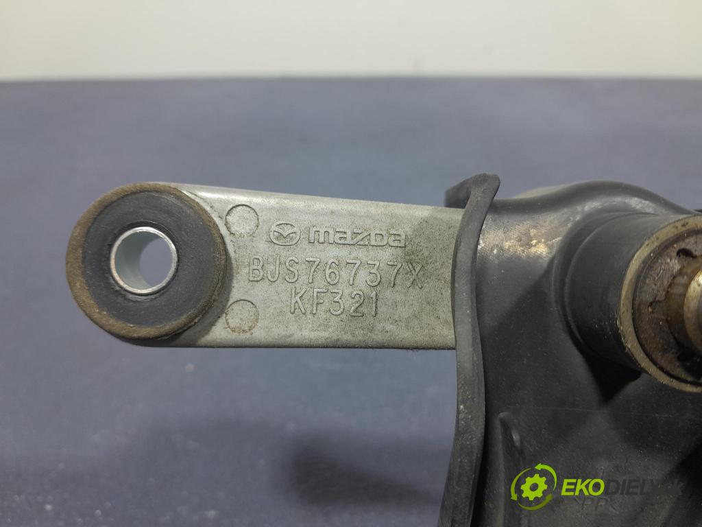 Mazda 3 2017 mechanizmus motor: Stierače: Predné BJS76737X