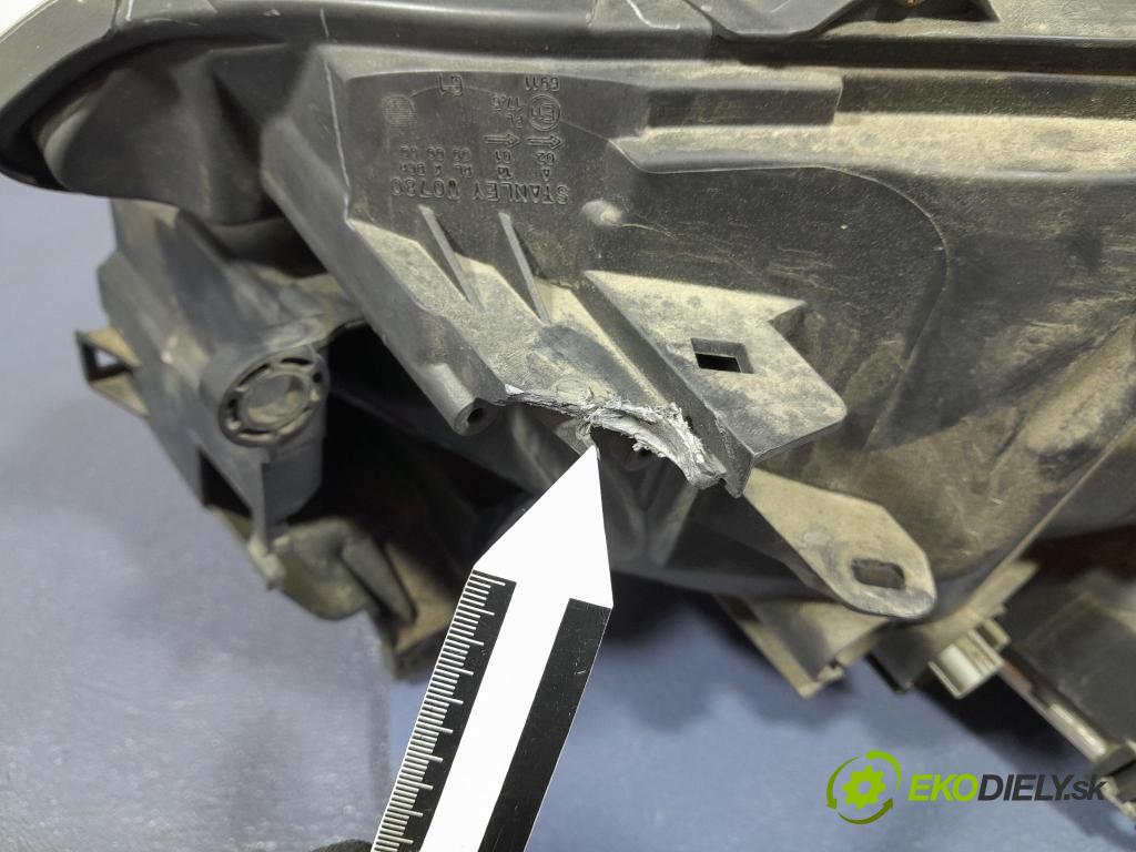 Honda Cr-v 2012 Reflektor: v pravo: