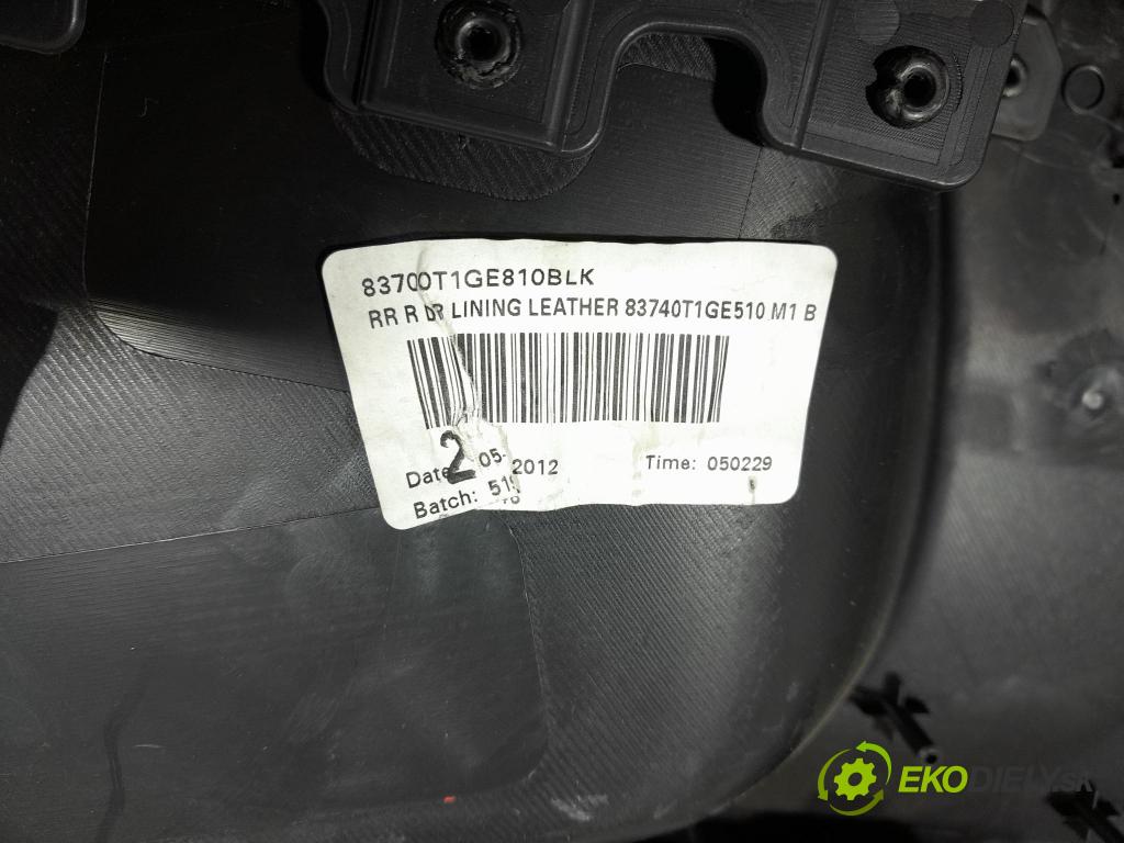 Honda Cr-v 2012 Tapacír: dveře Zad: Práva: 