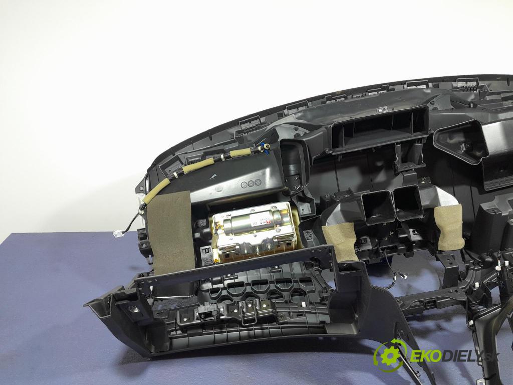 Honda Cr-v 2012 kokpit,pristrojová doska