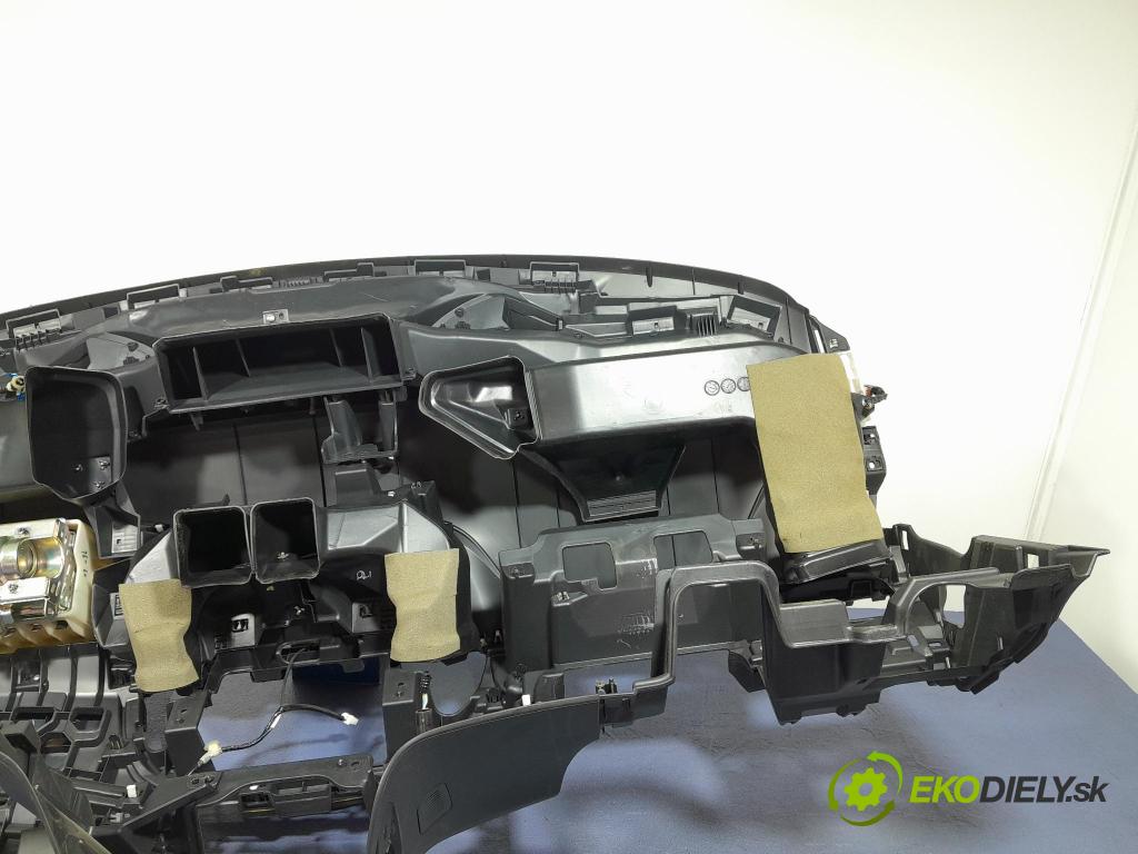 Honda Cr-v 2012 kokpit,pristrojová doska