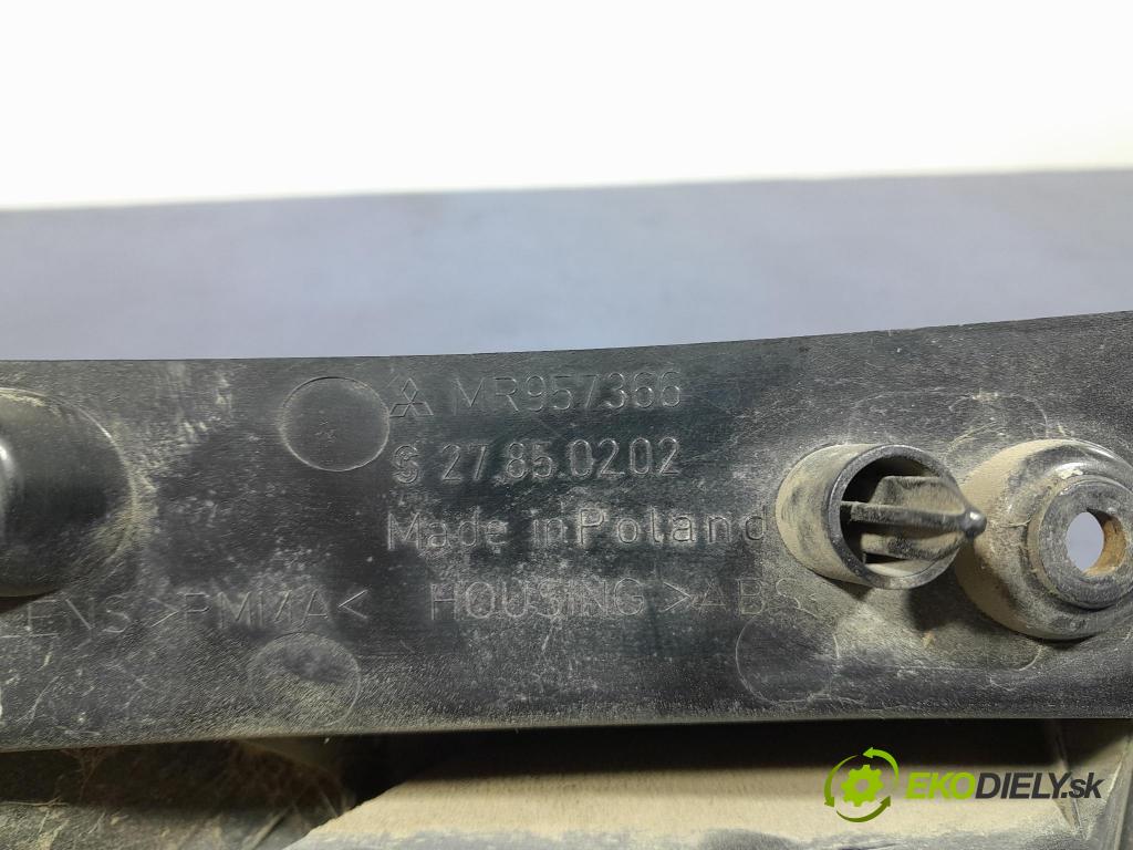 Mitsubishi Colt 2009 svetlo / reflektor zad Prava: Vonkajsia: MR957366