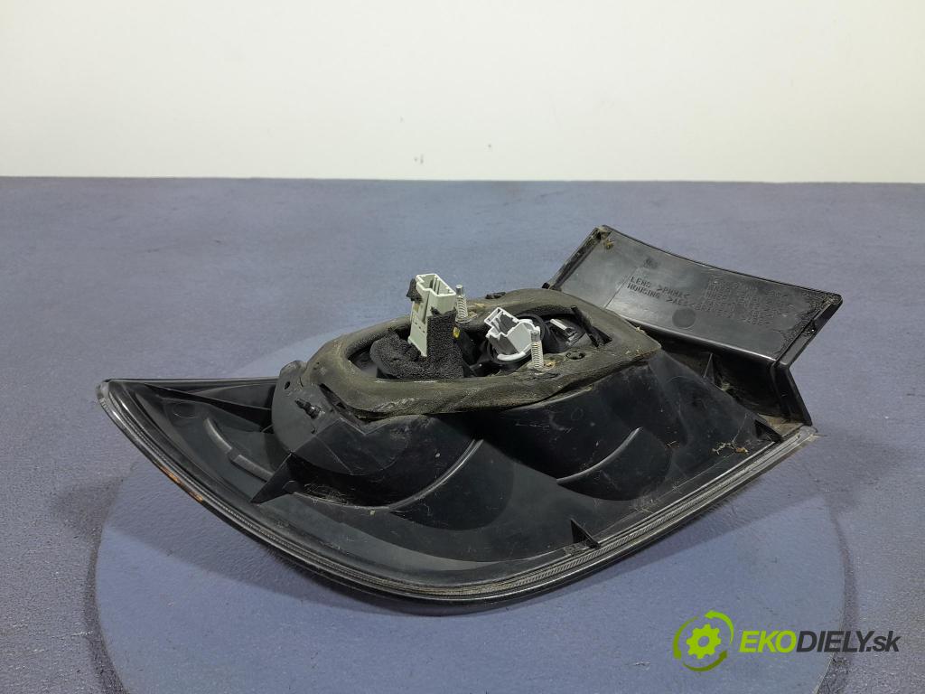 Mazda 3 2007 světlo Zad: Práva: Mimo: P3805