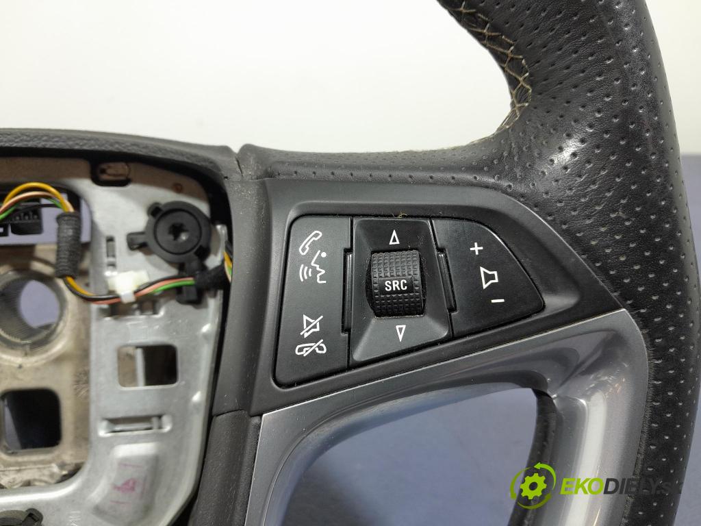 Opel Astra 2011 volant