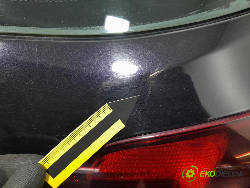 Opel Astra 2011 zadní dveře kufra: kufr