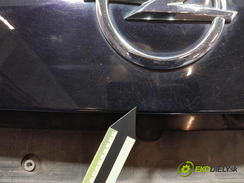 Opel Astra 2011 zadní dveře kufra: kufr