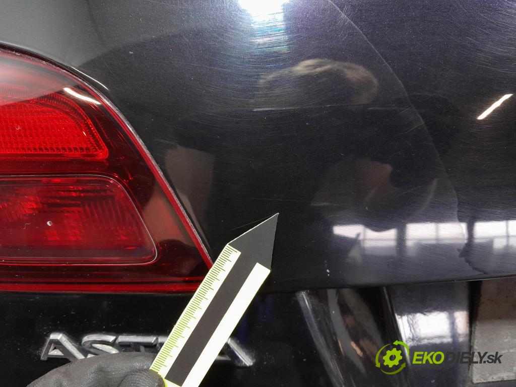 Opel Astra 2011 zadní dveře kufra: kufr