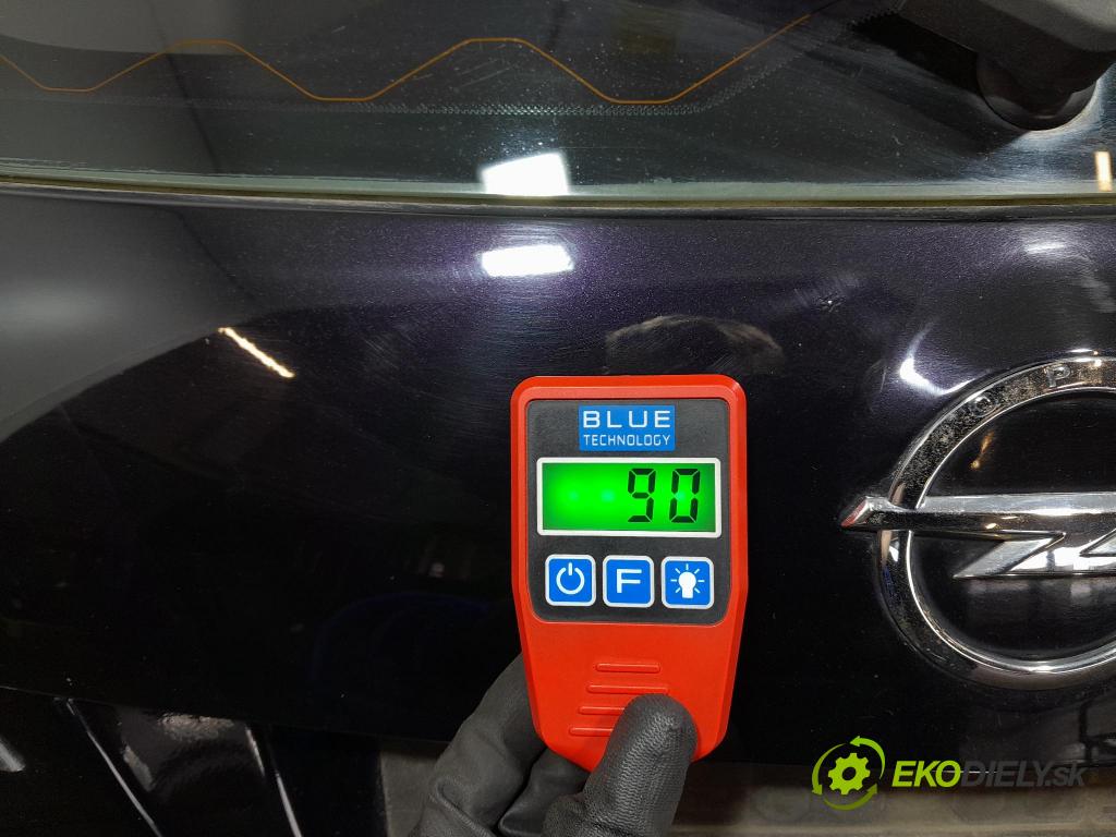 Opel Astra 2011 zadní dveře kufra: kufr