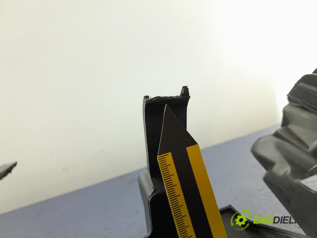 Opel Astra 2011 kokpit,pristrojová doska