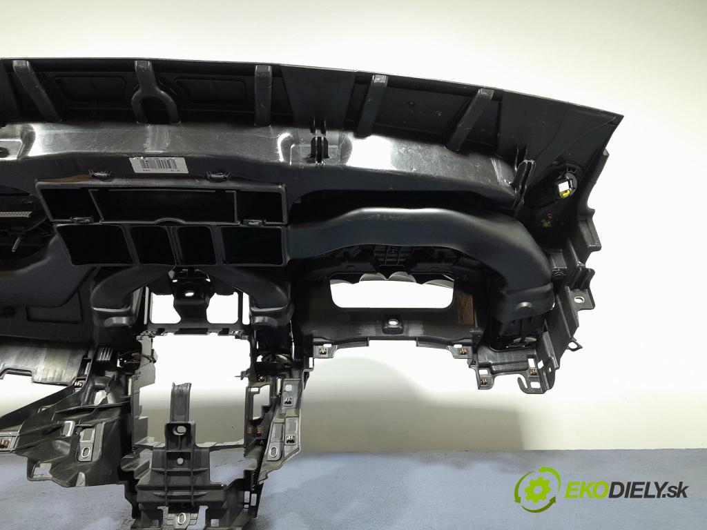 Opel Astra 2011 kokpit,pristrojová doska