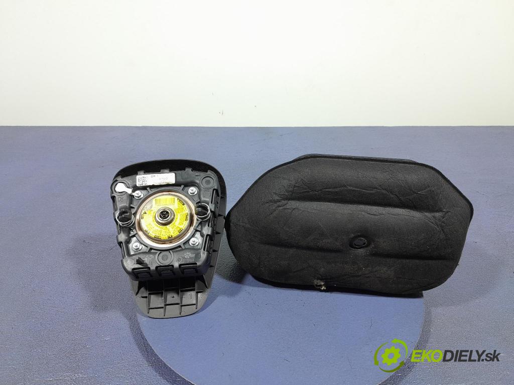 Opel Astra 2011 kokpit,pristrojová doska
