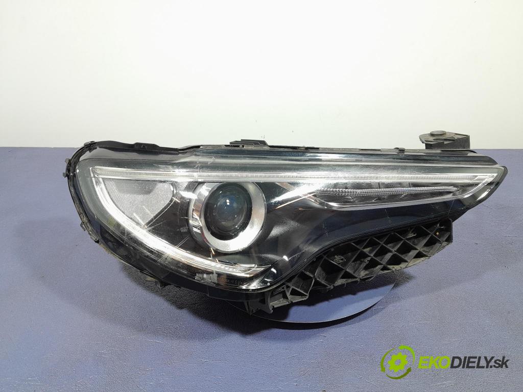 Alfa romeo Stelvio 2017 světlo v pravo: 50552984