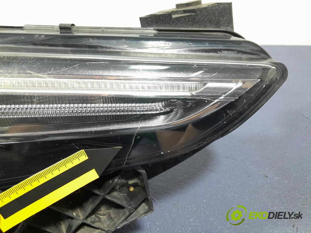 Alfa romeo Stelvio 2017 světlo v pravo: 50552984