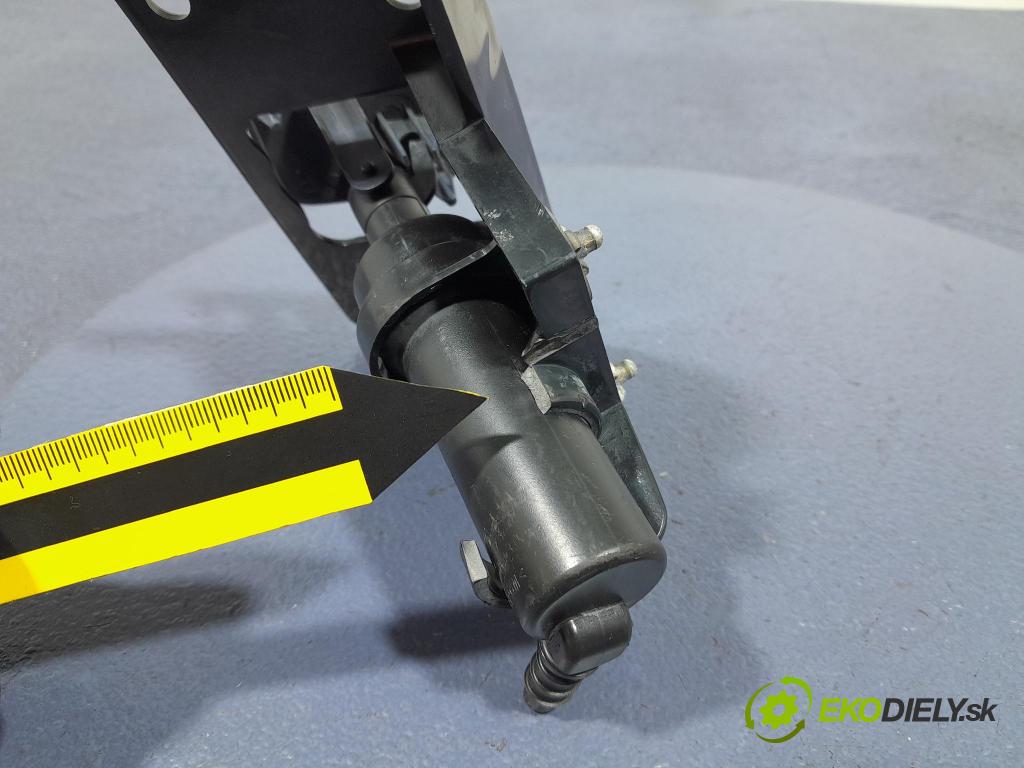 Alfa romeo Stelvio 2017 ostrekovač 2860022