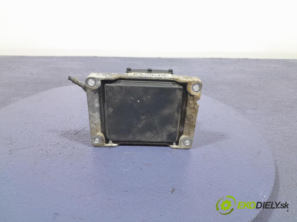 Opel Corsa 2007 řídící jednotka Motor: 55557933