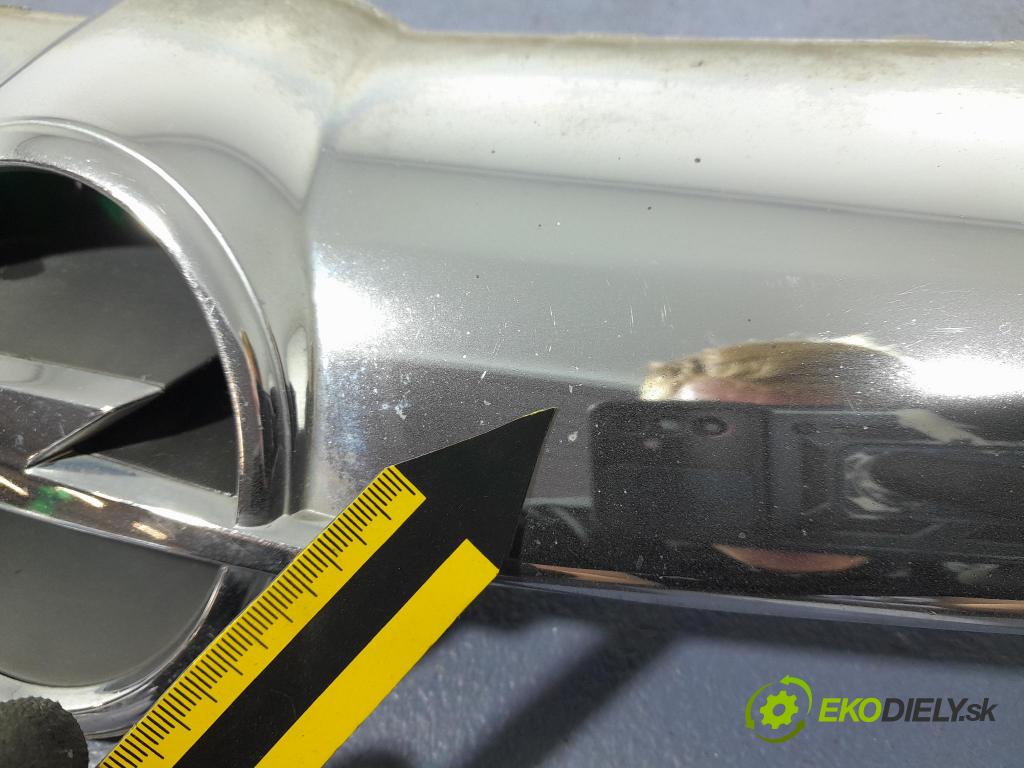 Opel Corsa 2007 miežka / Gril: 13223226