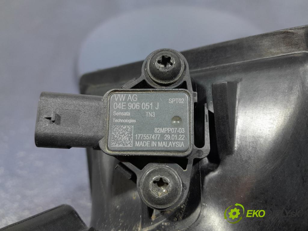 Skoda Kamiq 2022 chladič Vzduch: 04E145785E