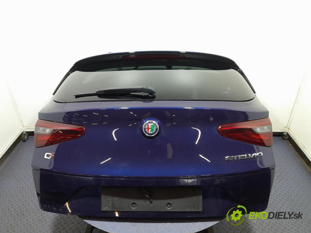 Alfa romeo Stelvio 2017 zadní dveře kufra: kufr
