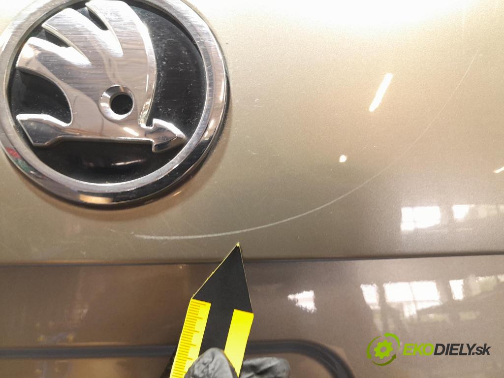 Skoda Rapid 2016 zadní dveře kufra: kufr