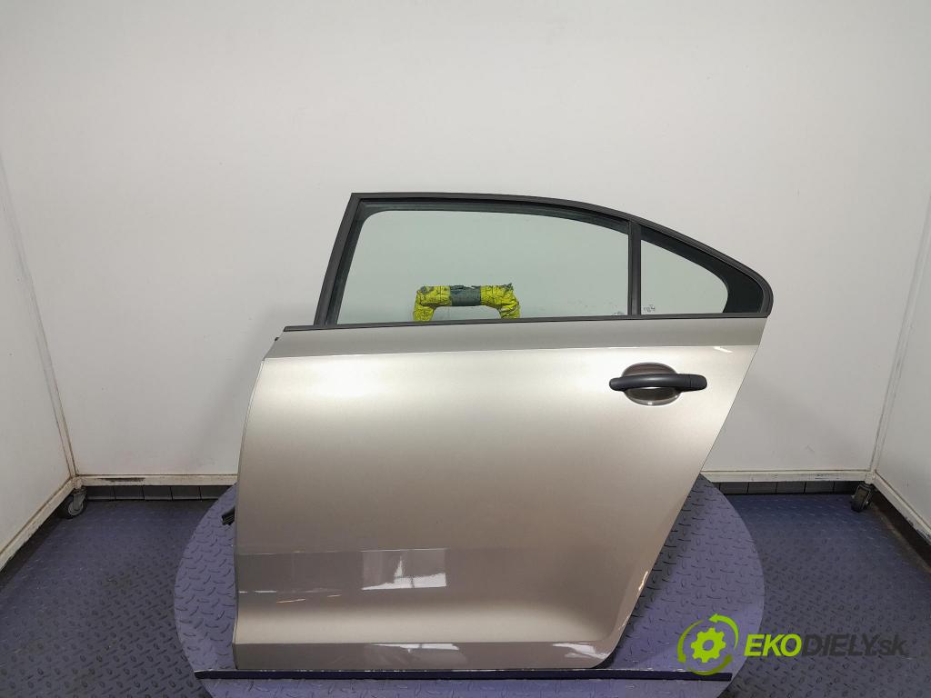 Skoda Rapid 2016 dvere zad Vľavo: