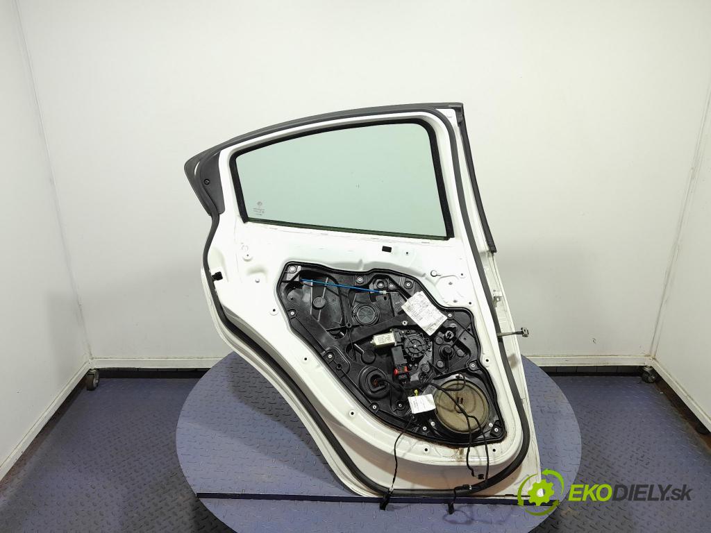 Alfa romeo Giulietta 2011 dvere zad Vľavo: 