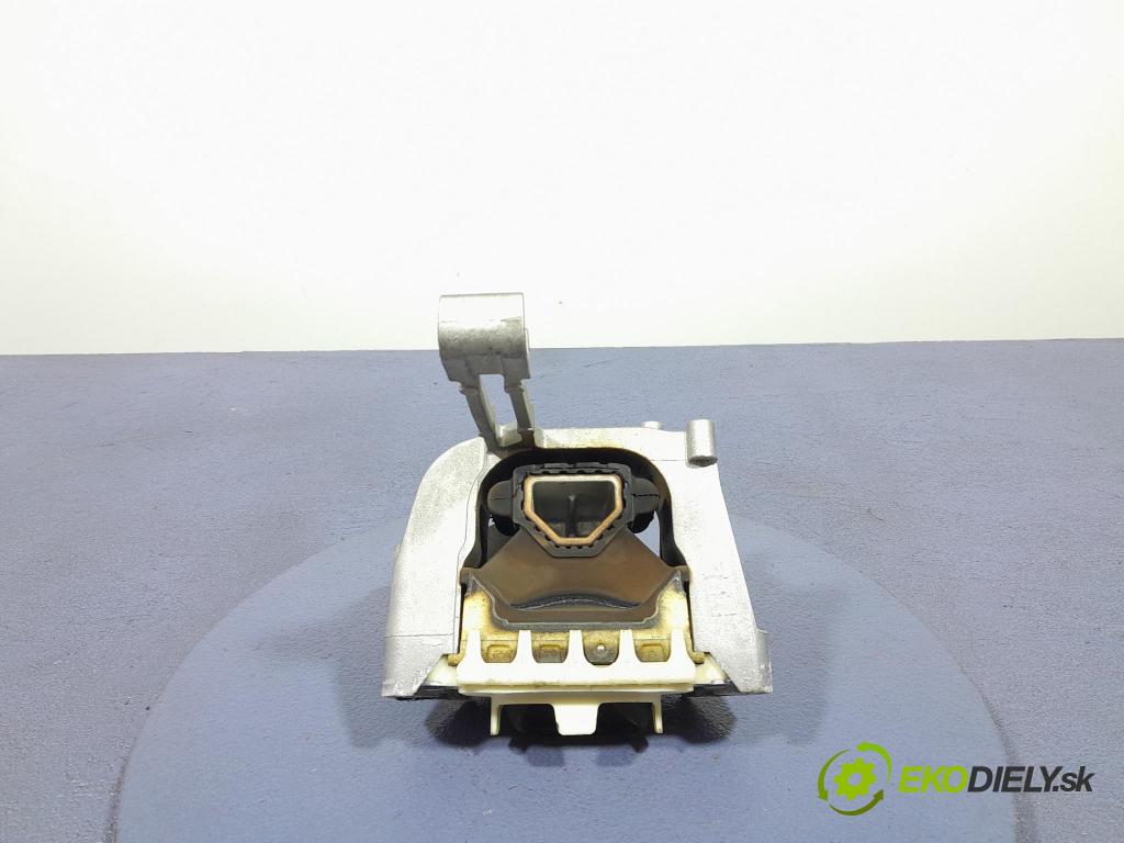 Skoda Kamiq 2022 Vankúš/: držiak Motor: 2Q0199262BM