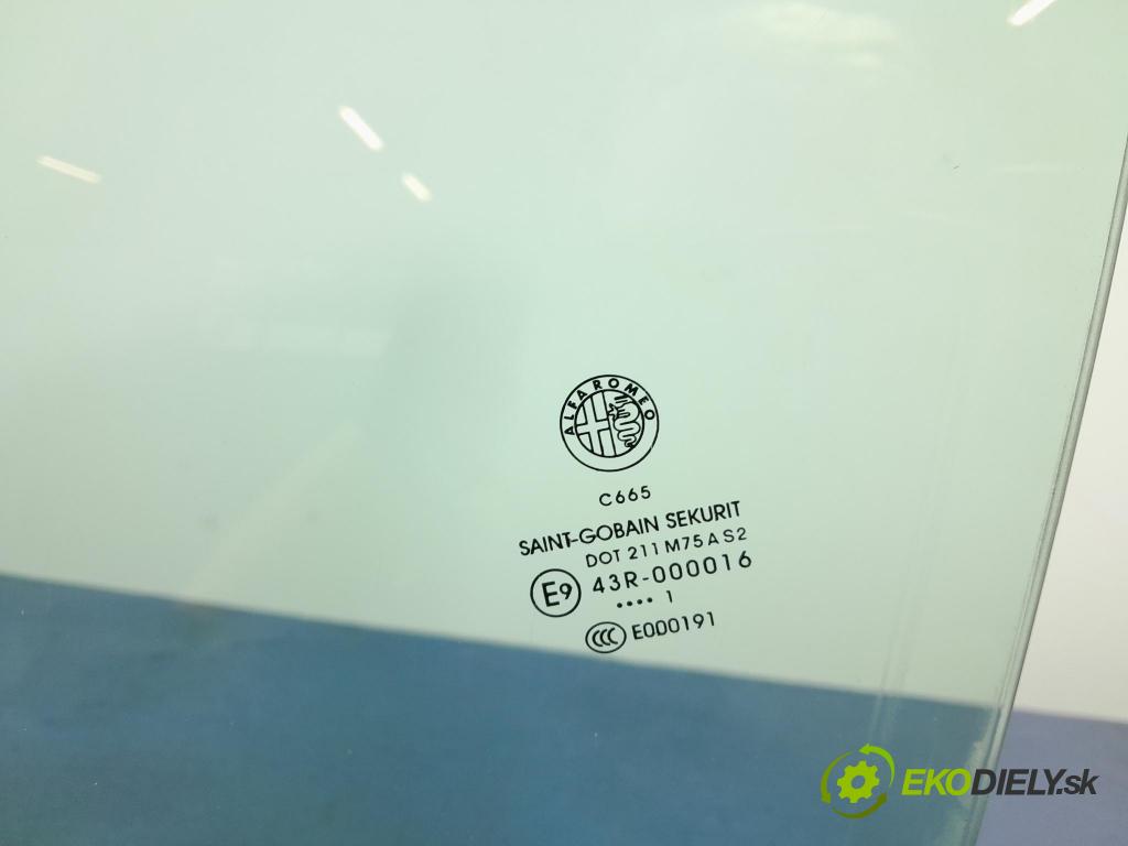 Alfa romeo Giulietta 2011 sklo dvere Predné ľavá
