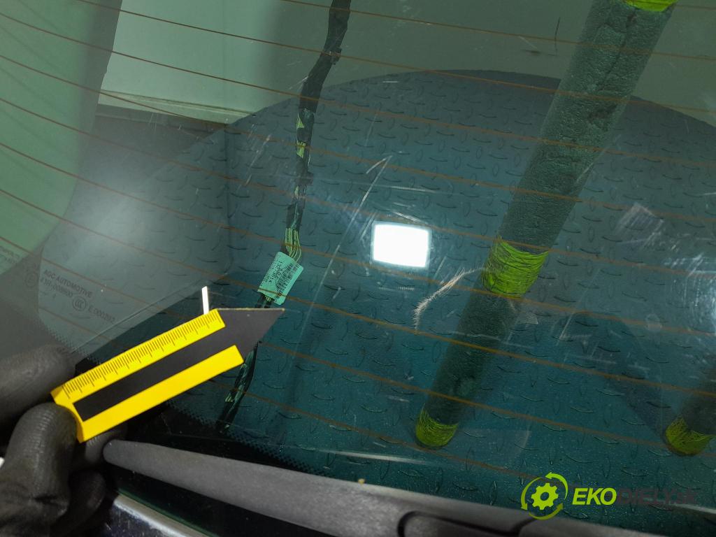 Opel Insignia 2010 zadní dveře kufra: kufr