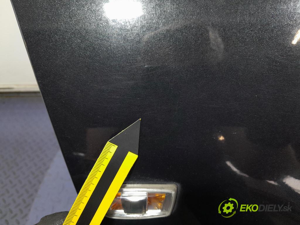 Opel Insignia 2010 blatník Predné v pravo:
