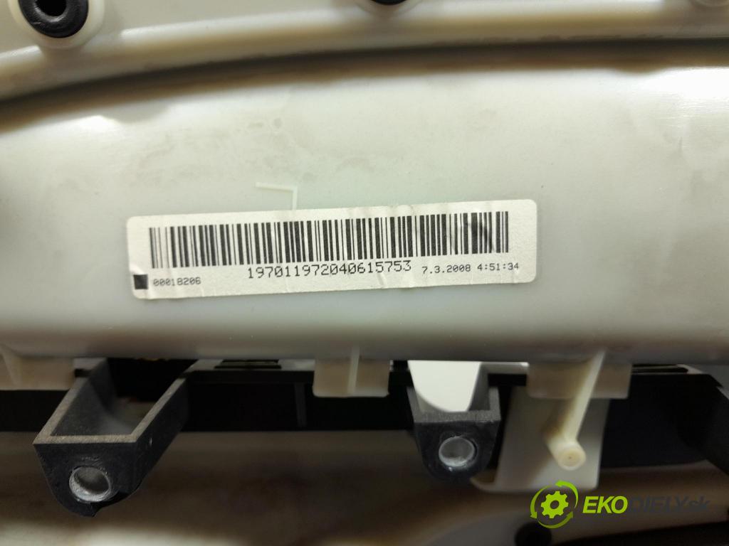Skoda Octavia 2008 Čalounictví: dvere Predné ľavá 