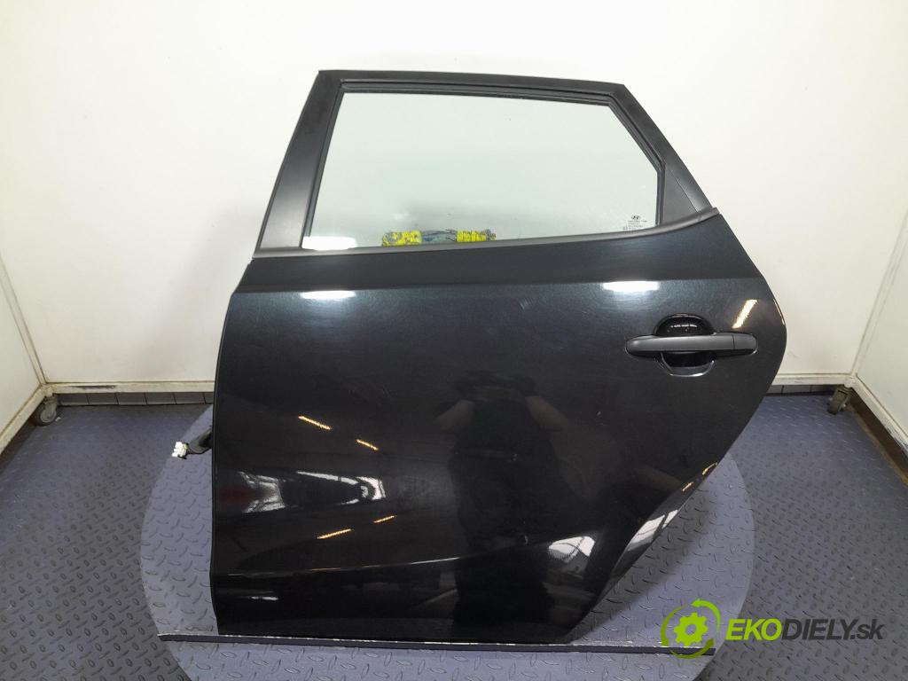 Hyundai I30 2011 dvere zad Vľavo:
