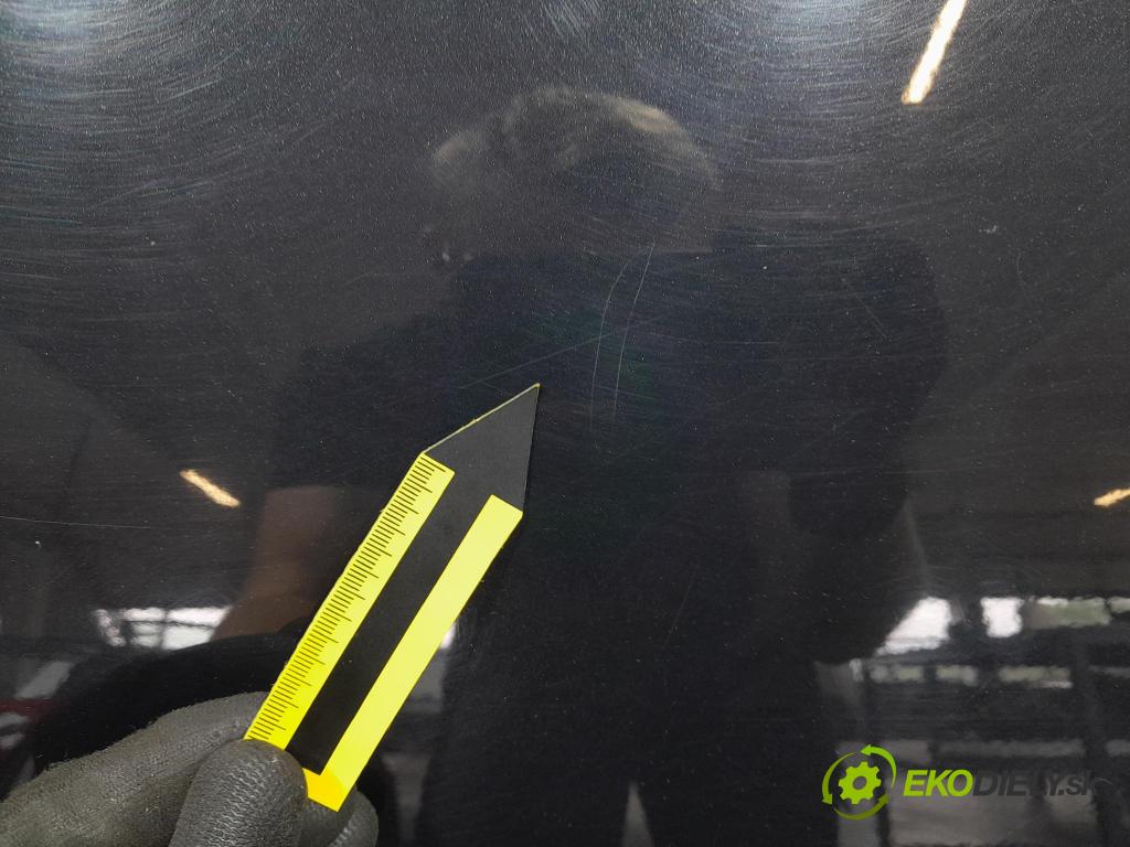 Hyundai I30 2011 dvere zad Vľavo: