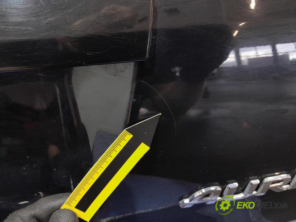 Toyota Auris 2009 zadní dveře kufra: kufr