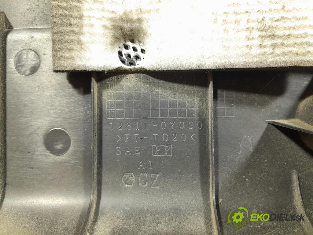 Toyota Auris 2009 kryt Motor: 12611-0Y020
