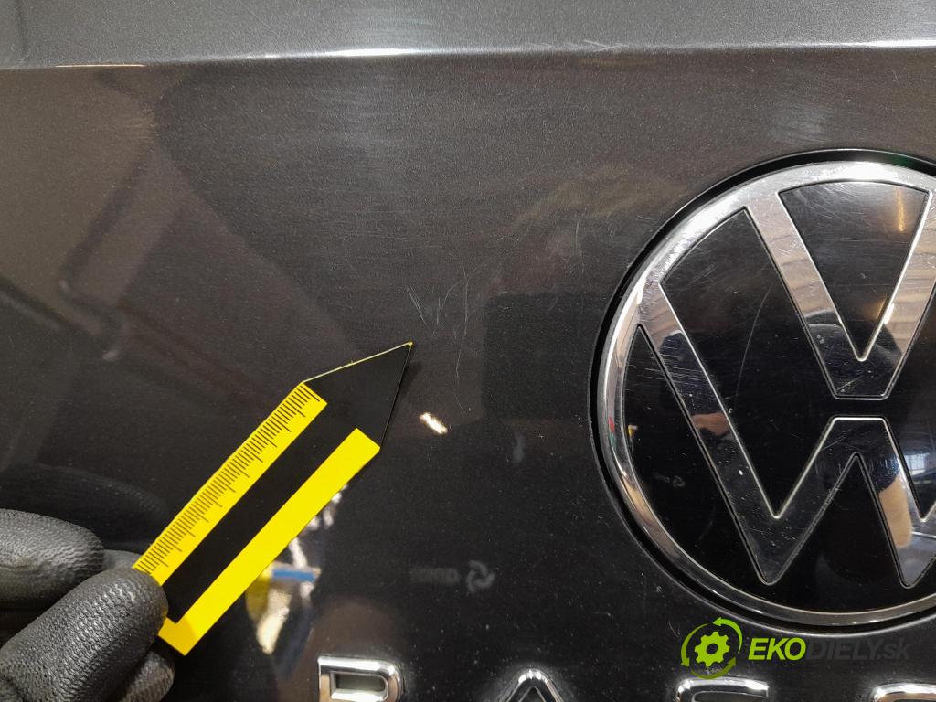 Vw Passat 2021 zadní dveře kufra: kufr