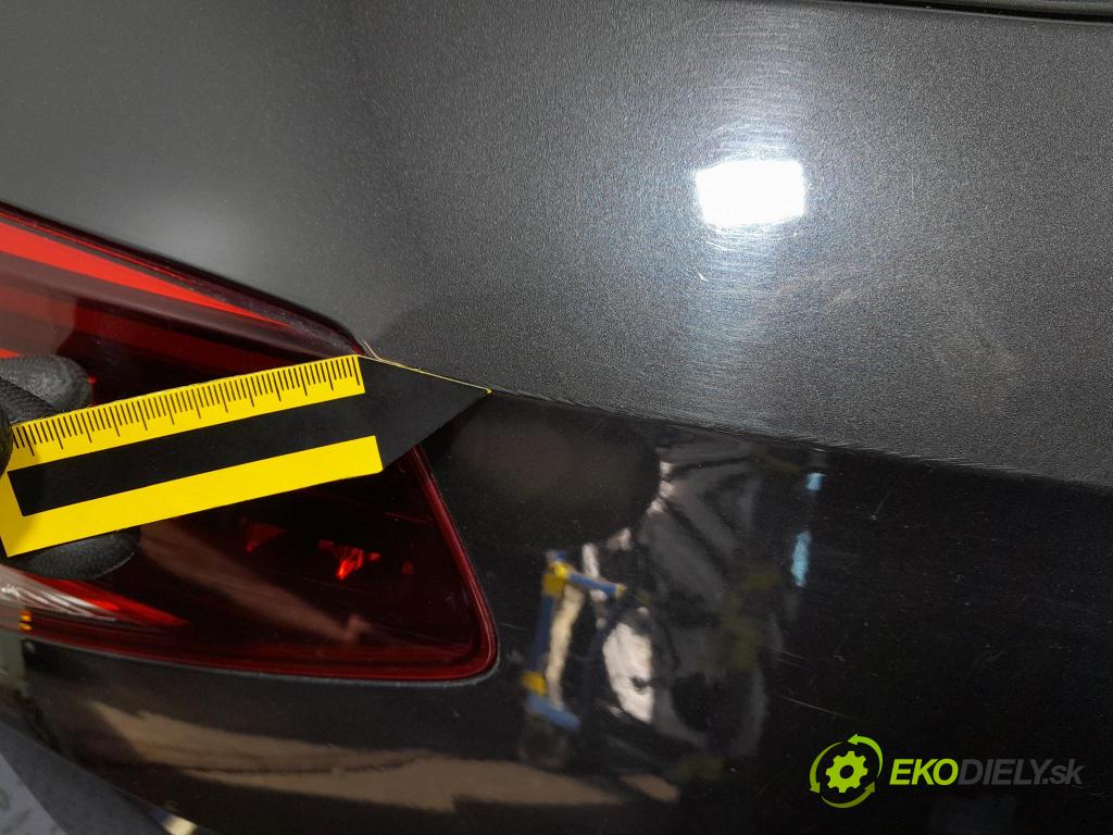 Vw Passat 2021 zadní dveře kufra: kufr
