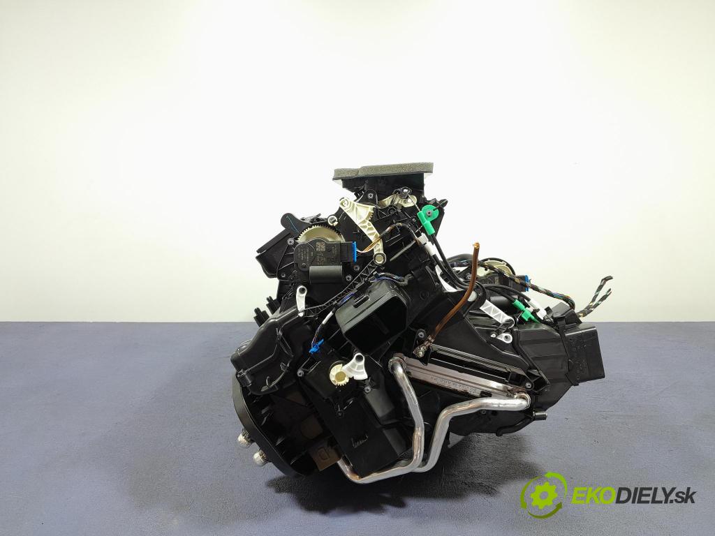 Vw Passat 2021 radiátor 5WB816001A